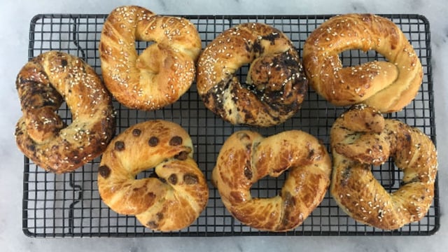 Yumuşacık: Yumurtalı Pastane Açması