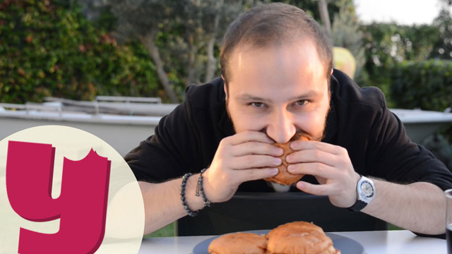 Eve Dönmeden Önce Mutlaka: Islak Hamburger Nasıl Yenir? [İZLE]