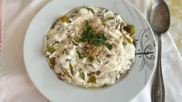 Yoğurtlu Cevizli: Çarliston Biber Salatası
