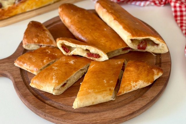 Peynirli Sucuklu Kır Pidesi Tarifi