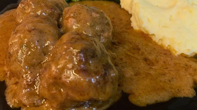 Sosu Lezzet Dolu: Et Sulu İsveç Köfte
