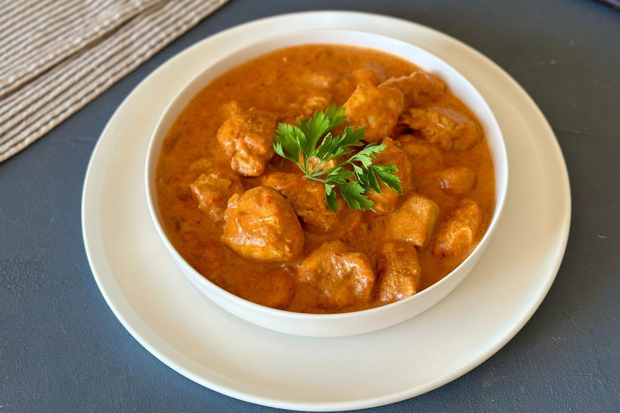 Tereyağlı ve Baharatlı Ziyafet: Murgh Makani (Hint Yemeği)