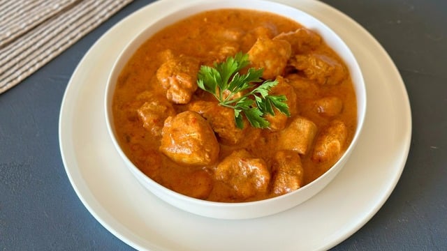Tereyağlı ve Baharatlı Ziyafet: Murgh Makani (Hint Yemeği)