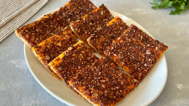 Baharatların Aromasıyla: Soğanlı Biberli Ekmek