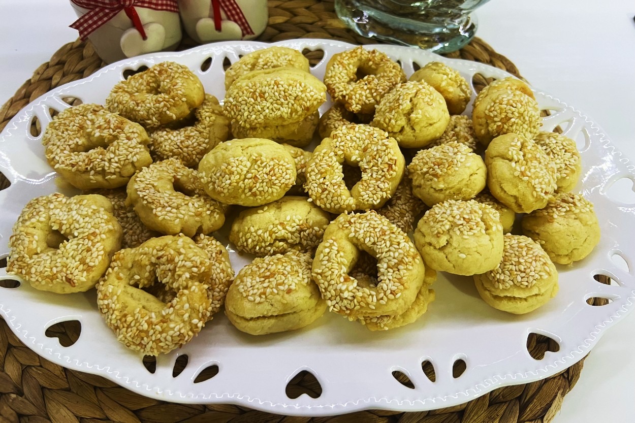 Çay Keyfine: Kolay Tuzlu Susamlı Kurabiye