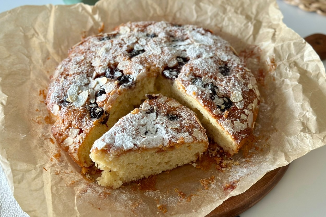 Çay Saatlerinin Meyveli Lezzeti: Reçelli Kek