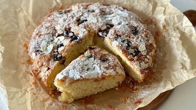 Çay Saatlerinin Meyveli Lezzeti: Reçelli Kek