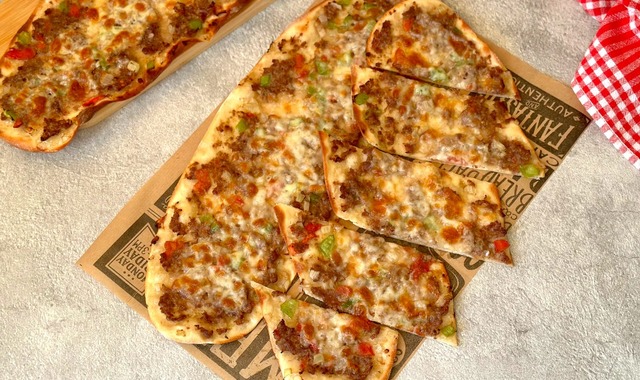 Kıymalı Kaşarlı: Mevlana Pide