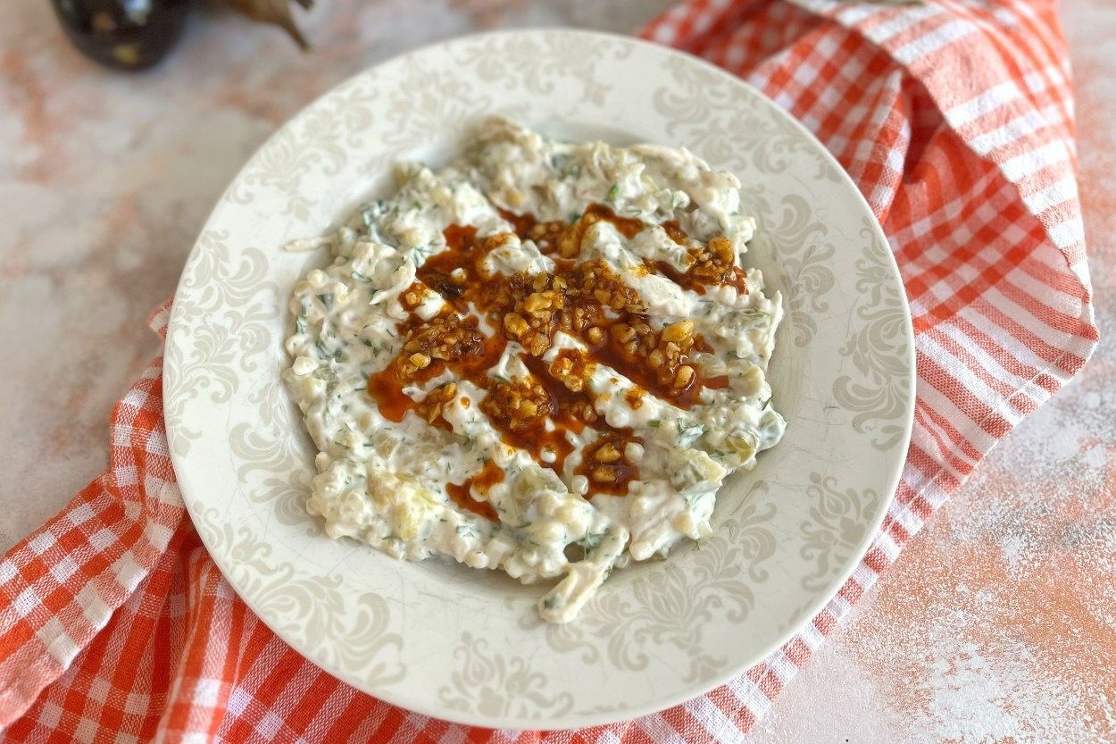 Sofraların Yeni Yıldızı: Tavuklu Köz Patlıcan Mezesi