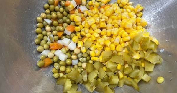 garniturlu-eriste-salatasi-asama2