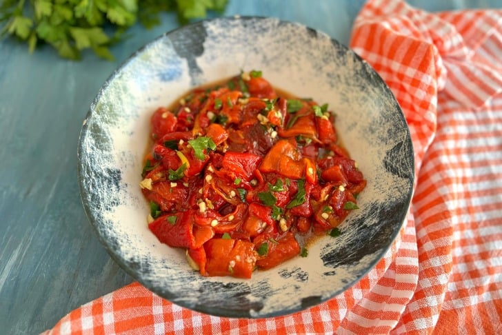 kirmizi-biber-salatasi-tarifi