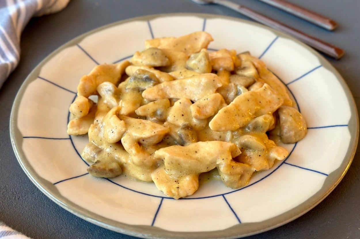 Etlisine Rakip: Tavuk Stroganoff