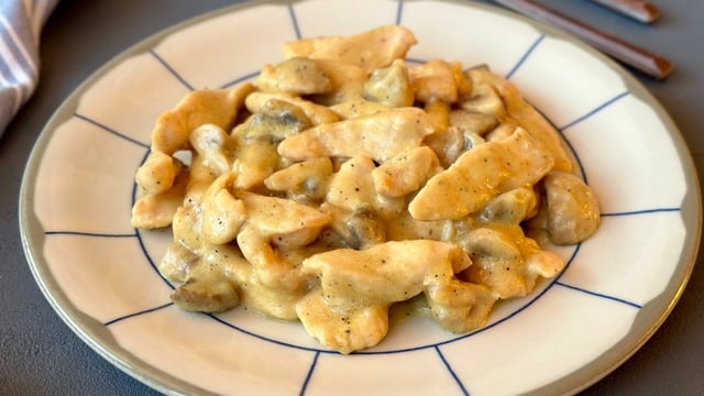 Etlisine Rakip: Tavuk Stroganoff