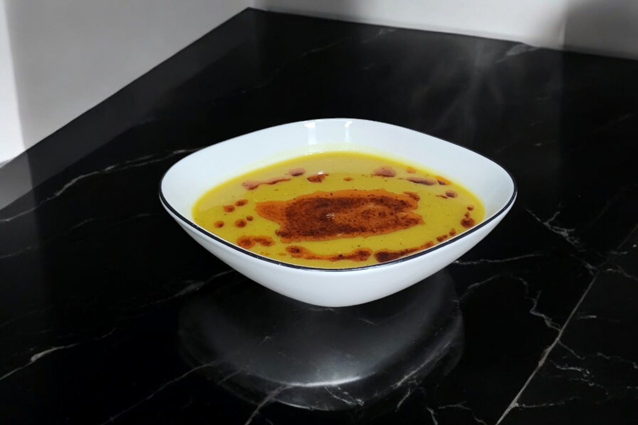 Faydası Bol: Kemik Suyuna Zerdeçallı Mercimek Çorbası