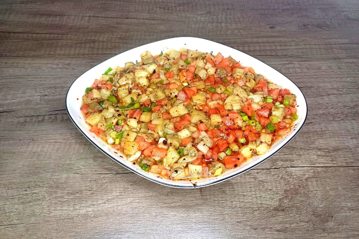 İştah Açar: Sarımsaklı Patlıcan Salatası
