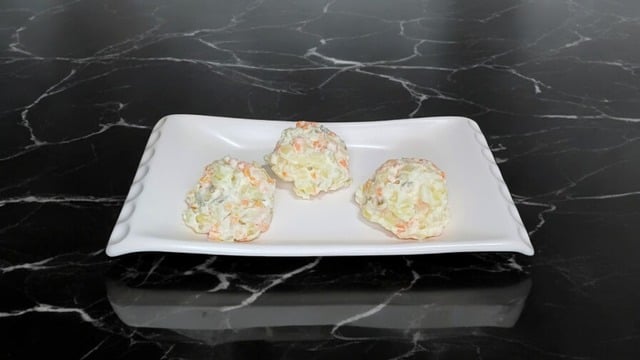 Kolay ve Ev Yapımı: Bezelyesiz Rus Salatası 
