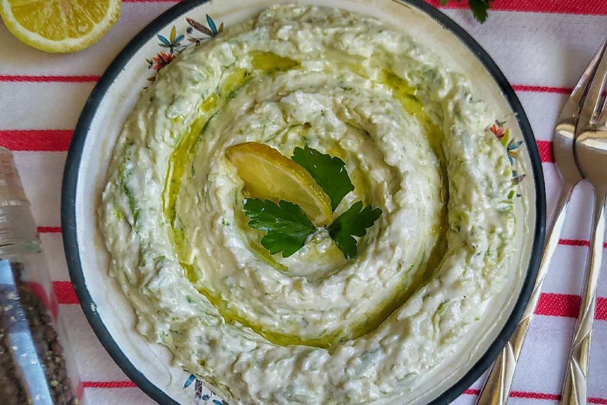 Mezelerin En Güzellerinden: Labneli Kabak Tarator