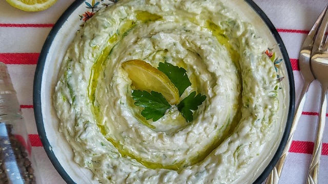 Mezelerin En Güzellerinden: Labneli Kabak Tarator