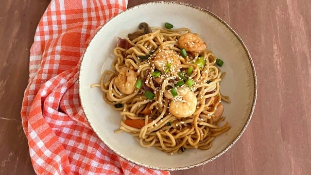 Uzak Doğu Esintili: Karidesli Noodle