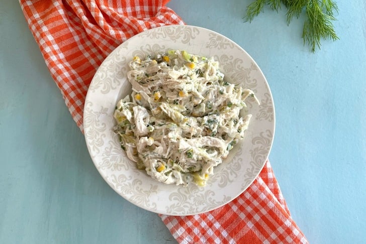 tavuklu-yogurtlu-marul-salatasi-tarifi