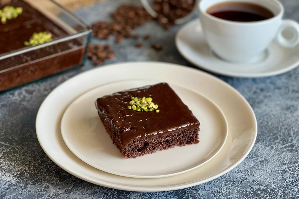 Çikolata Tutkunlarına: İrmikli Brownie Kek