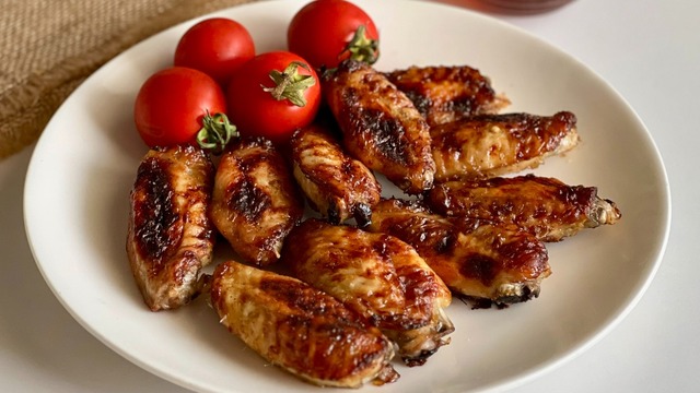 Nar Gibi Kızarmış: Ballı Kanat