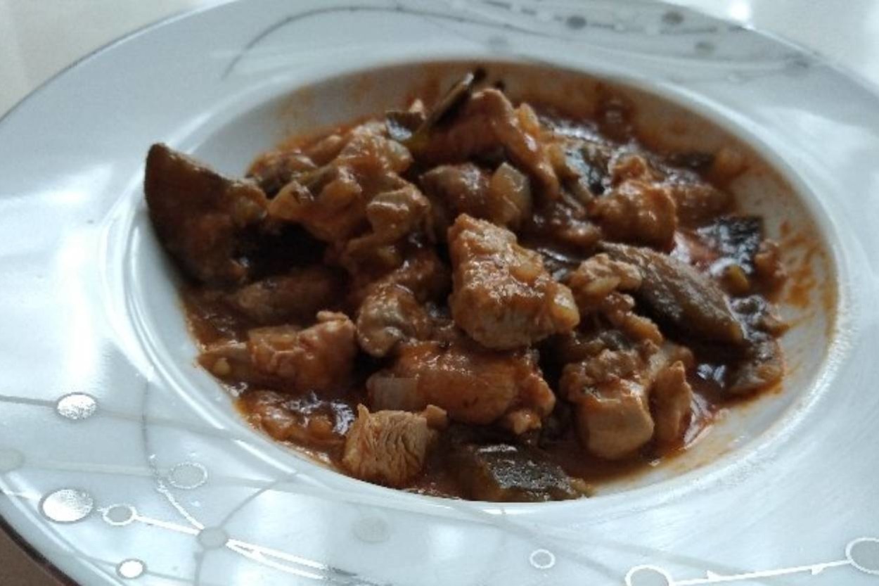 Akşam Sofralarına: Pratik Tavuklu Patlıcan Yemeği