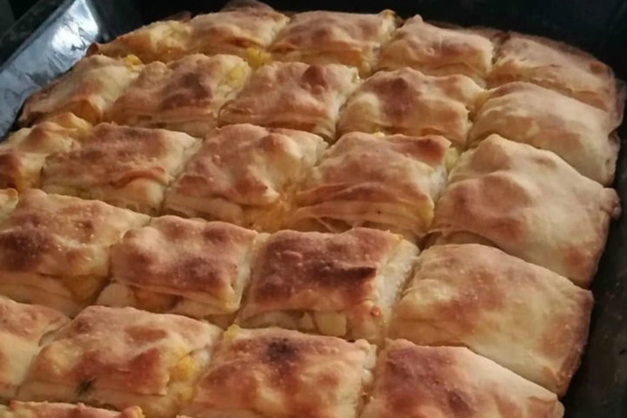 Damak Çatlatır: Ev Yapımı Patatesli Tepsi Böreği