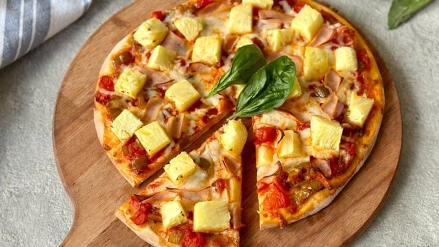 Seveni Çok: Ananaslı Pizza (Hawaiian Pizza)