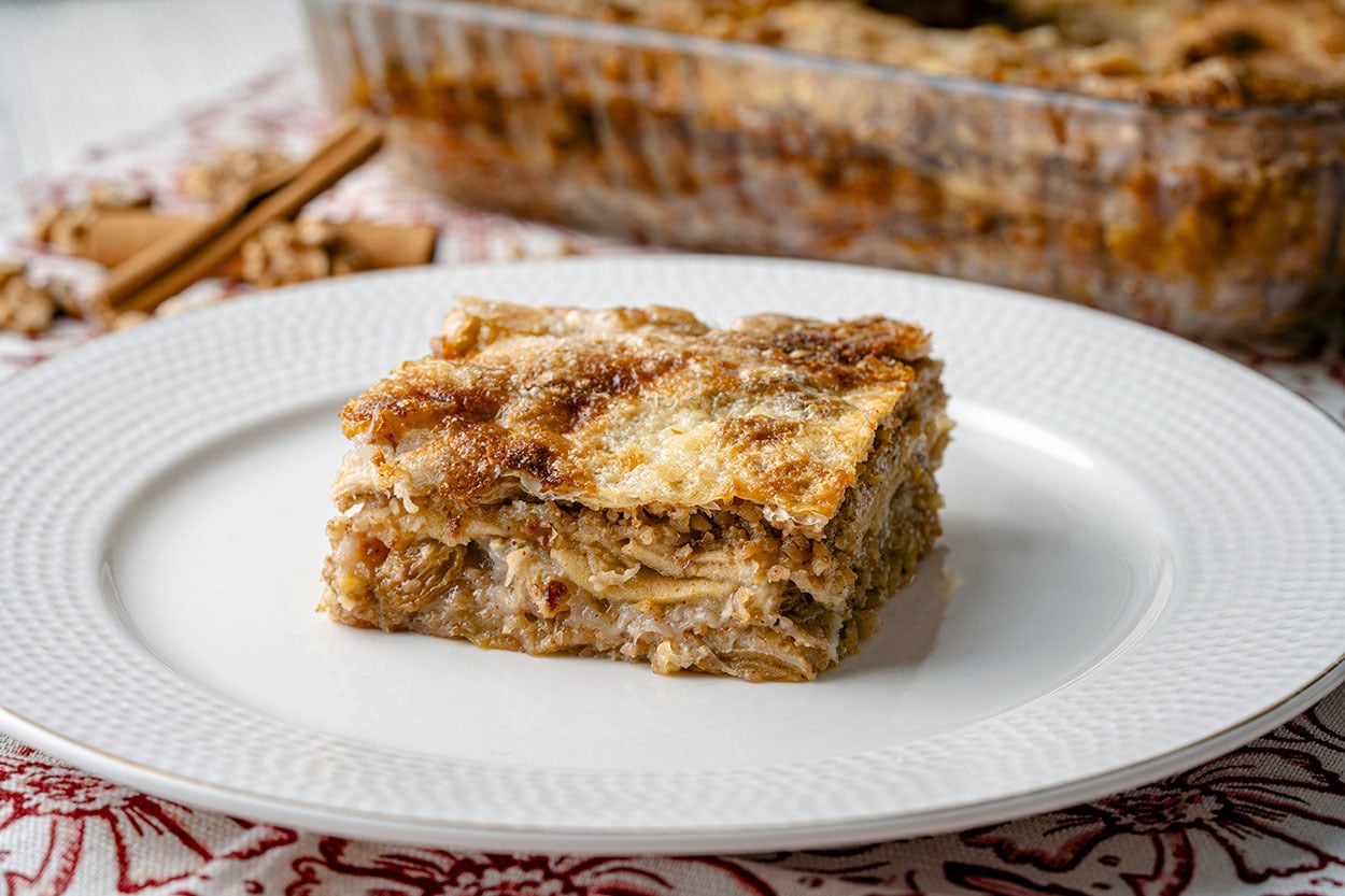 Baklavalık Yufkadan: Elmalı Cevizli Börek (Bregovska Pita)