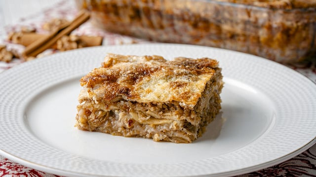 Baklavalık Yufkadan: Elmalı Cevizli Börek (Bregovska Pita)