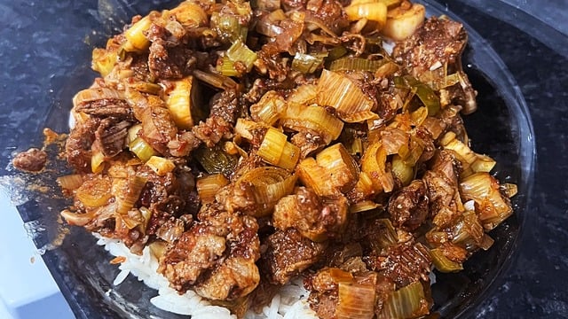 Doyurucu Ana Yemek: Etli Pırasa Kavurması