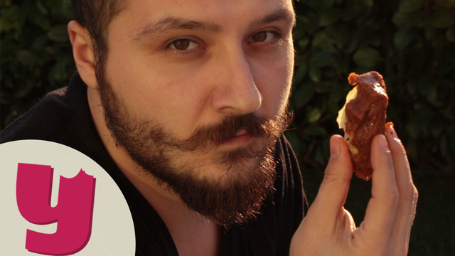 Daha Önce Böyle Yiyen Olmadı: Çiğ Köfte Aslında Nasıl Yenir? [İZLE]