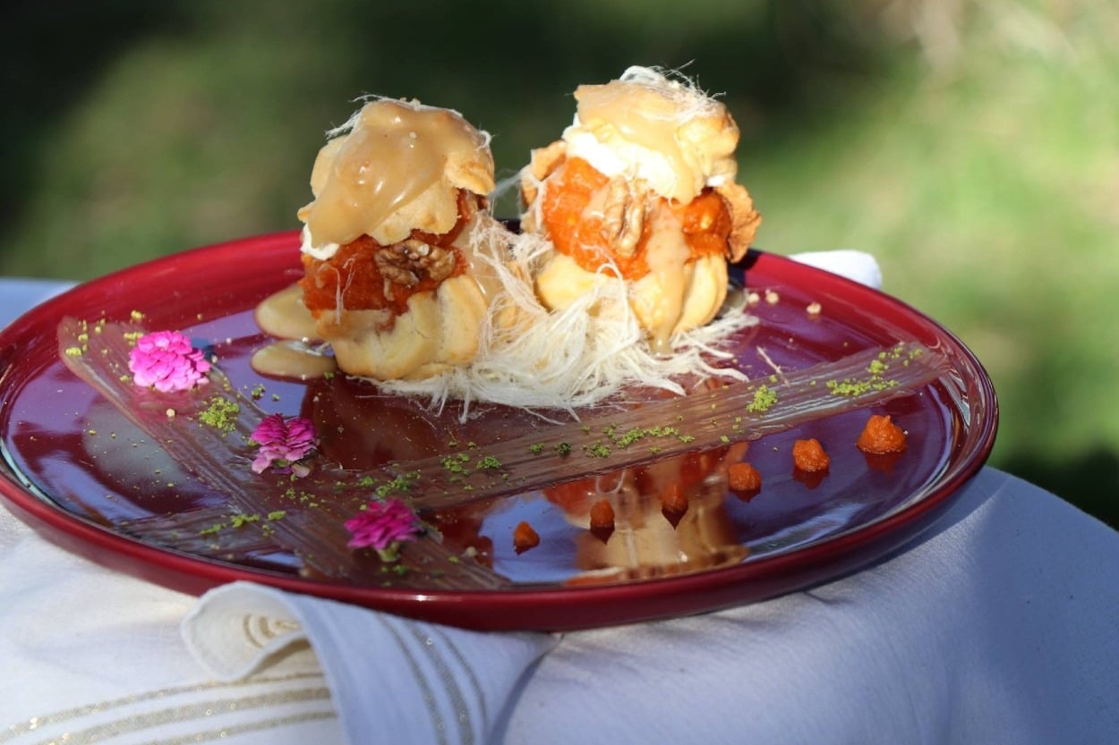 Kışa Yakışır: Tahin Soslu Bal Kabaklı Profiterol
