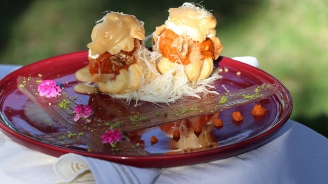Kışa Yakışır: Tahin Soslu Bal Kabaklı Profiterol