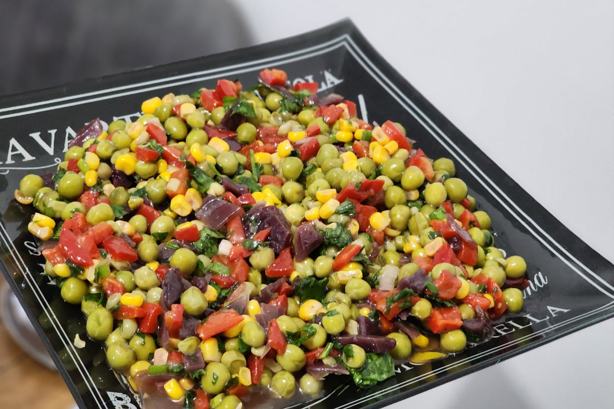 Her Sofraya Uygun: Mısırlı Bezelye Salatası 