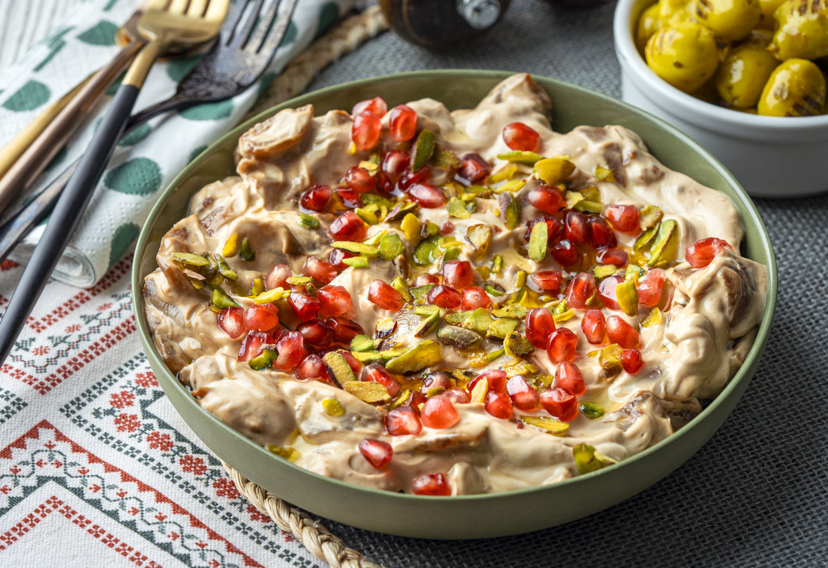 Kolay Meze: Nar Ekşili Labneli Soğan Mezesi Tarifi