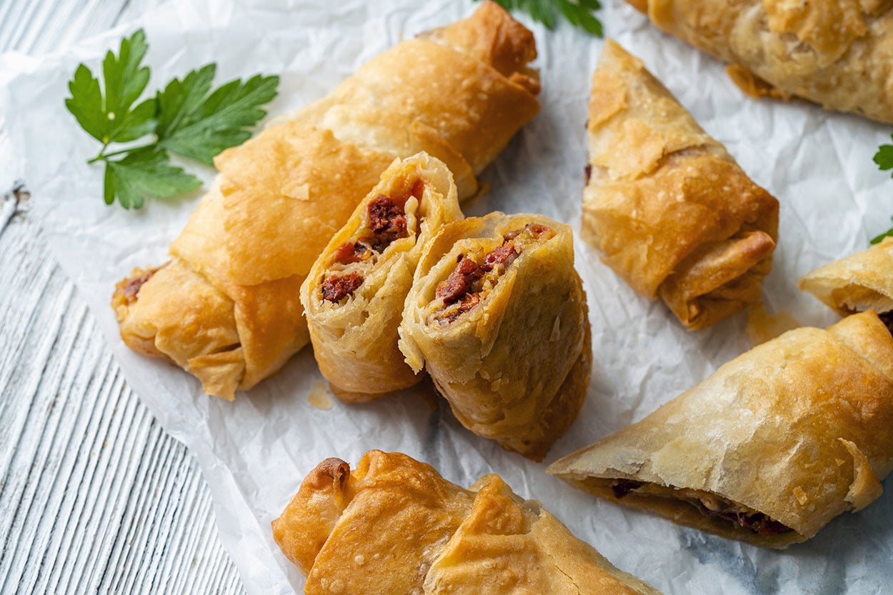Sırrı Sosunda: Sucuklu Biberli Çıtır Börek