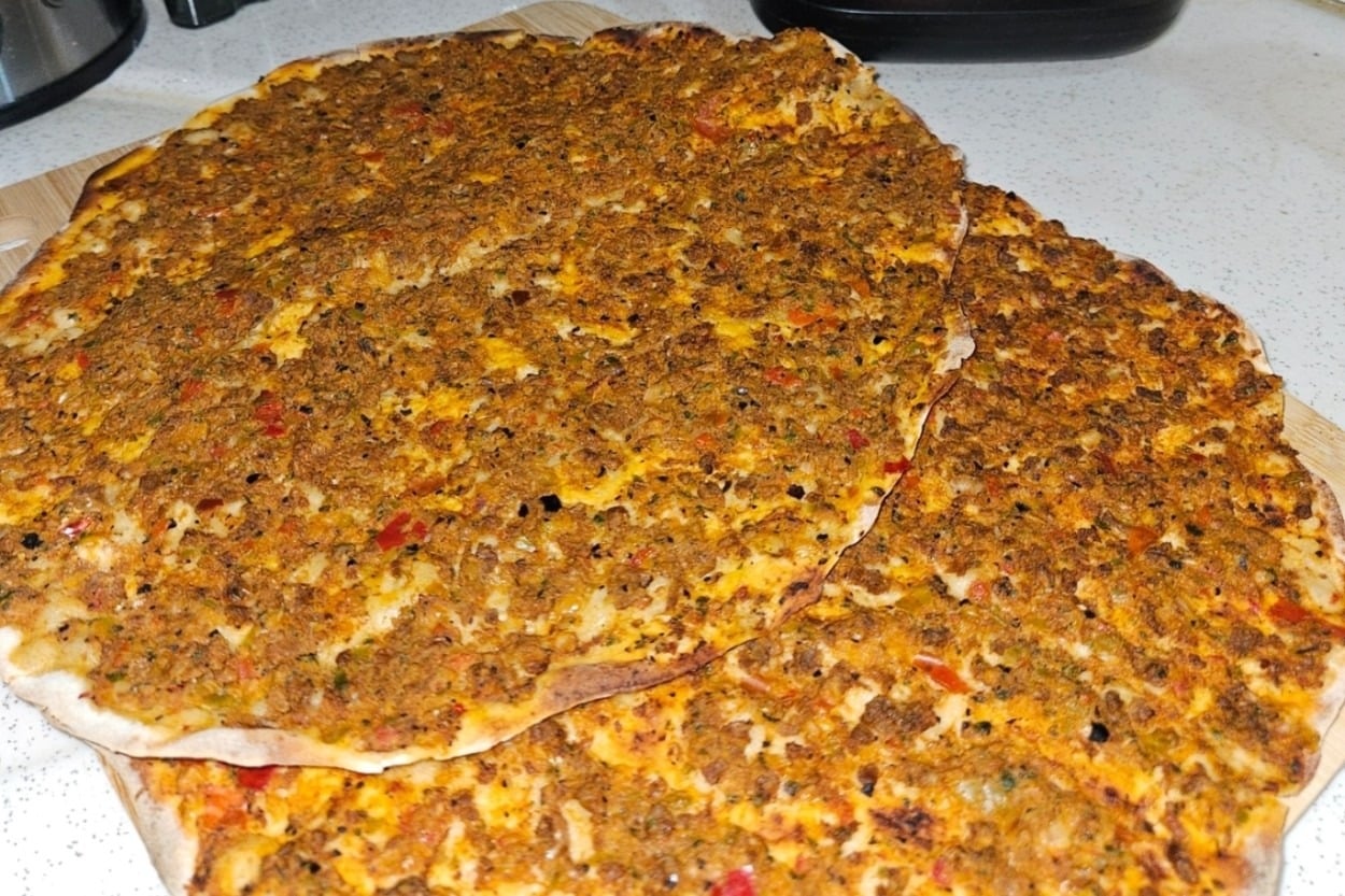 Bol Baharatlı: Fırında Çıtır Lahmacun