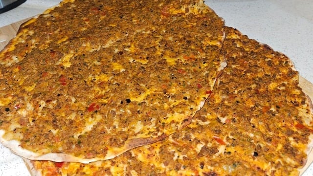 Bol Baharatlı: Fırında Çıtır Lahmacun