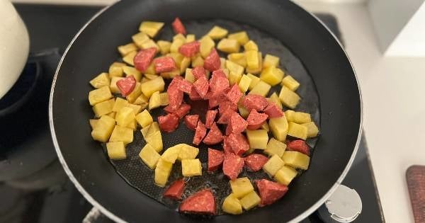 patatesli-sucuklu-yumurta-asama2