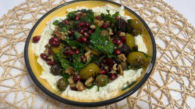 En Güzel Uyum Onda: Peynir Soslu Zeytin Salatası