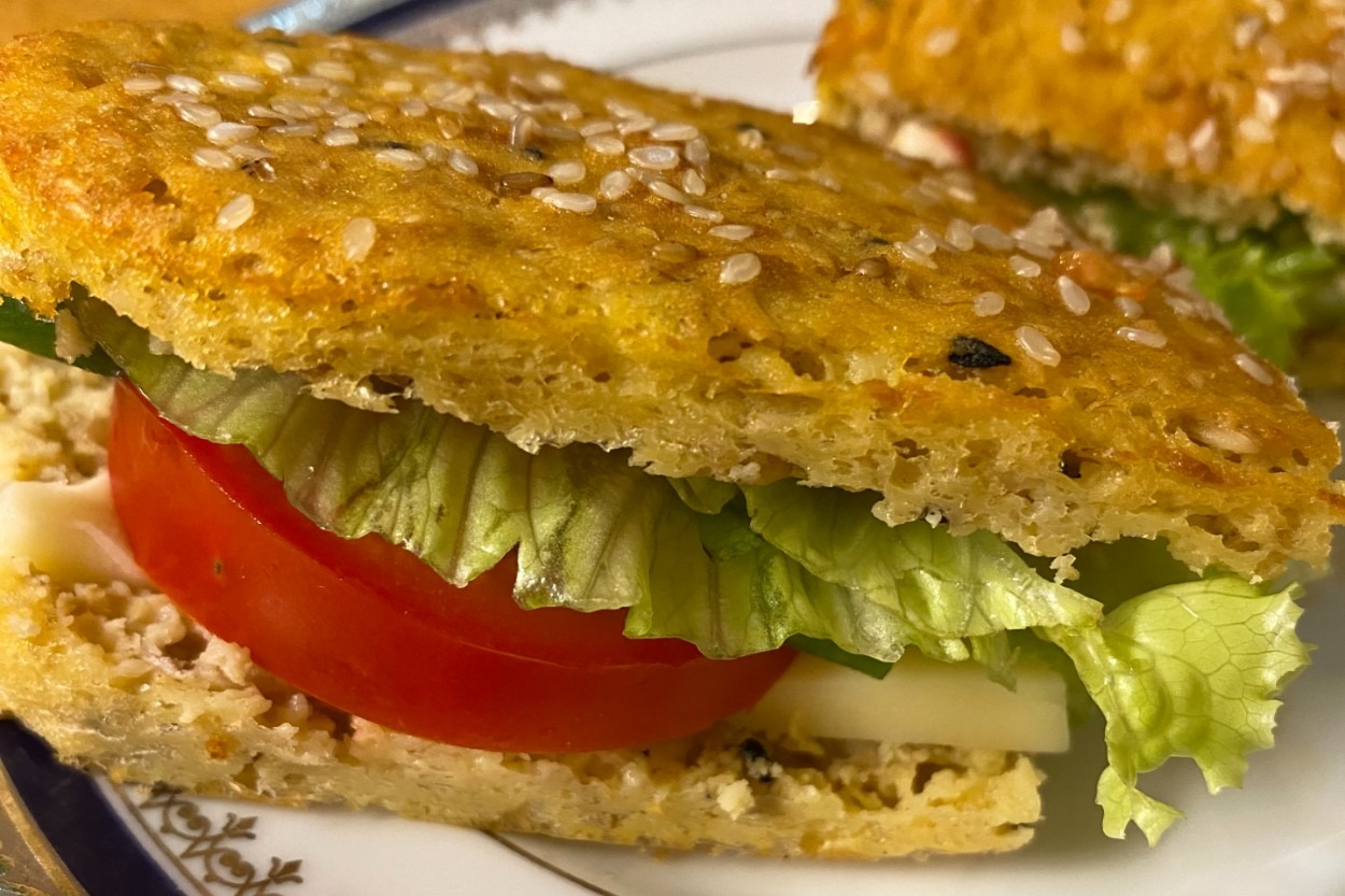 Glutensiz: Lor Peynirli Sandviç Ekmeği