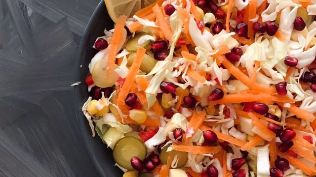 Akşam Yemeğine Yancı: Pratik Beyaz Lahana Salatası