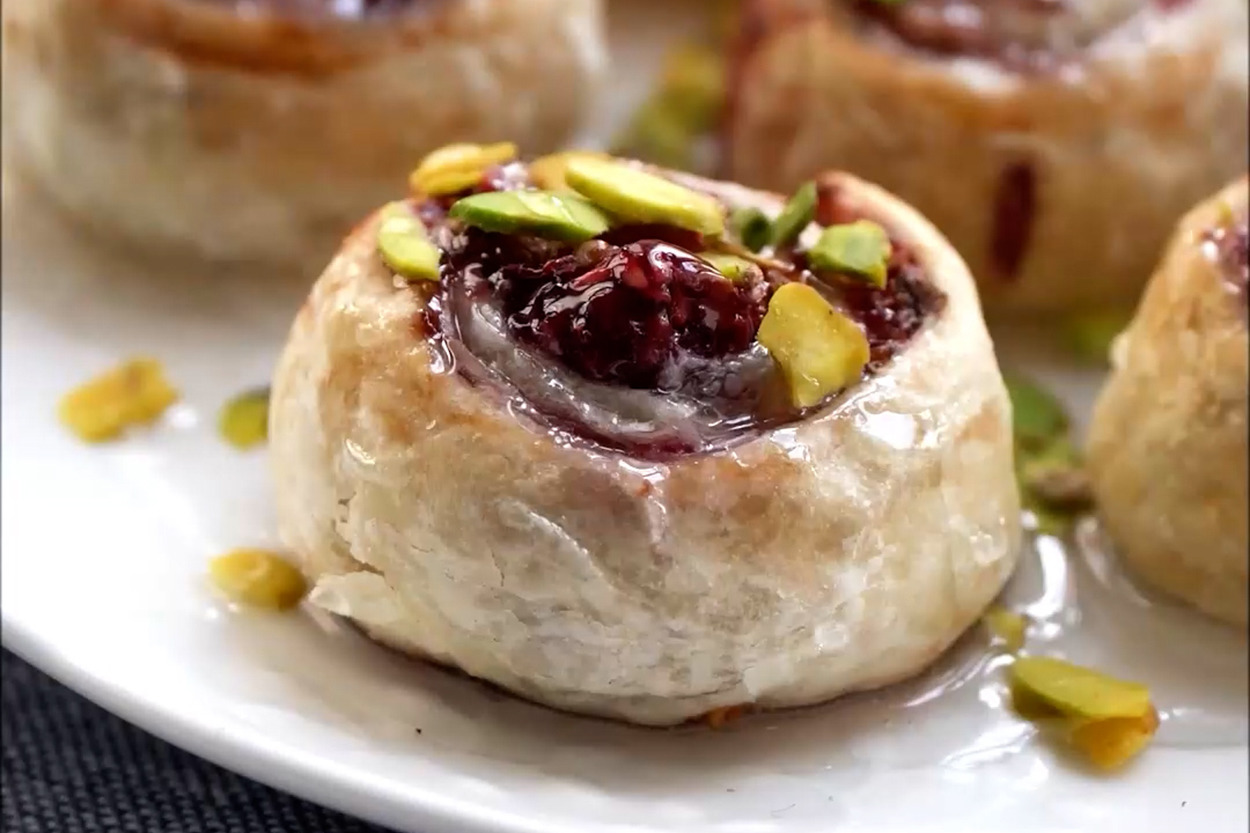 Hamur Açma Derdi Yok: Frambuazlı Baklava