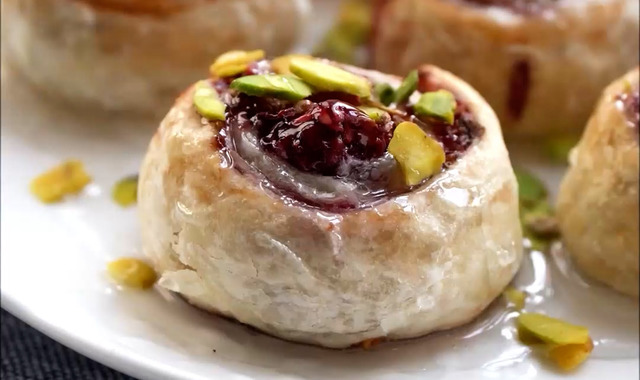 Hamur Açma Derdi Yok: Frambuazlı Baklava