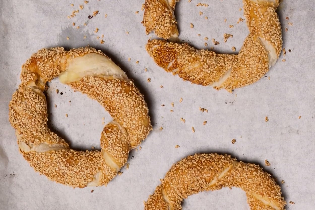 Pratik ve Az Malzemeli: Çıtır Milföy Simit