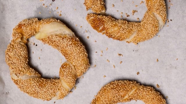 Pratik ve Az Malzemeli: Çıtır Milföy Simit