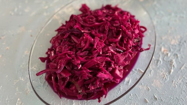 Her Yemeğin Yanına: Lokanta Usulü Mor Lahana Salatası