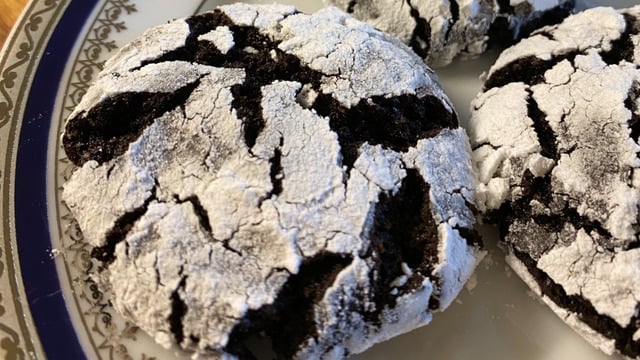 İçi Yumuşacık: Brownie Tadında Çatlak Kurabiye 